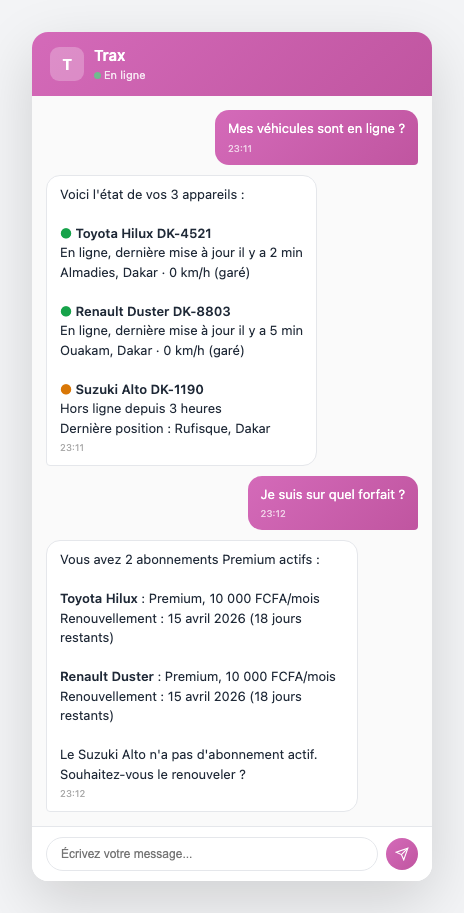 Client vérifiant l'état de ses véhicules à 23h, Trax affichant le statut en ligne/hors ligne et les détails d'abonnement pour chaque appareil